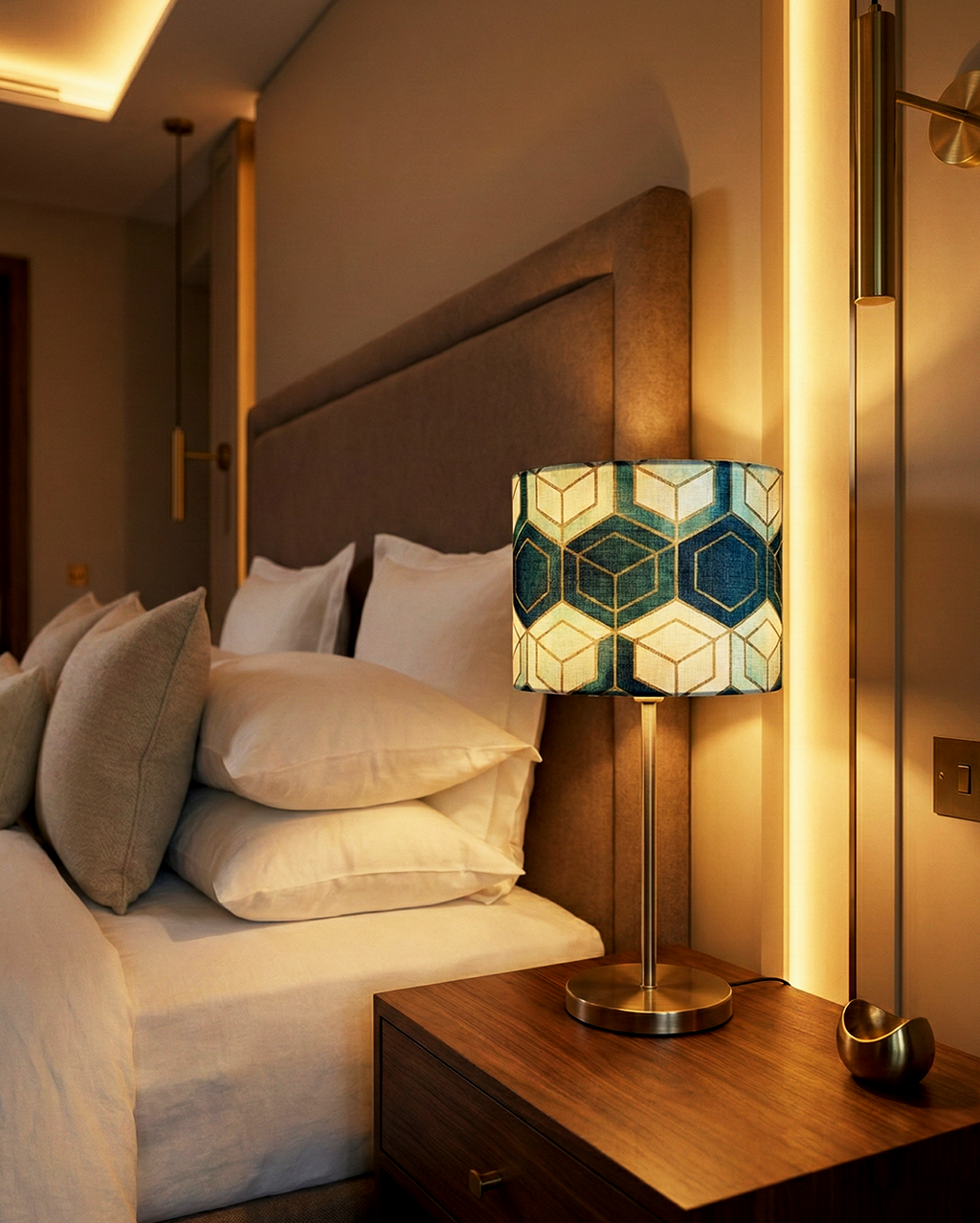 Geometric Pattern Table Lamp